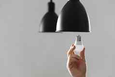改变灯泡领导灯泡地板上灯黑色的颜色光灰色的背景
