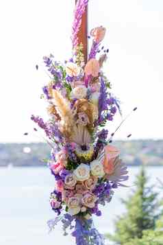 装饰装饰婚礼拱新鲜的花持有婚礼仪式开放装饰细节