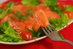 鳟鱼蔬菜盘