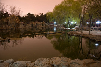 寺庙太阳公园池塘反射北京中国