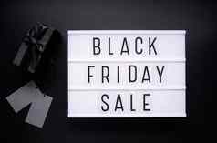 黑色的星期五出售单词lightbox黑色的礼品盒价格标签前视图平躺黑色的背景