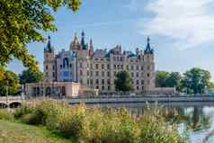 美丽的童话城堡Schwerin夏天一天