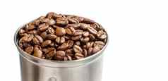 很多咖啡豆子金属咖啡磨床白色背景