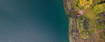 无人机拍摄人游泳湖复制空间
