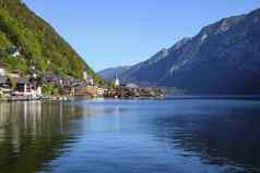 视图著名的哈尔斯塔特湖边小镇阿尔卑斯山脉salzkammergut地区奥地利