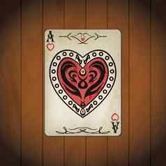 王牌心扑克卡片涂漆的木背景