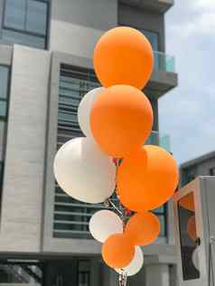 集团橙色白色气球