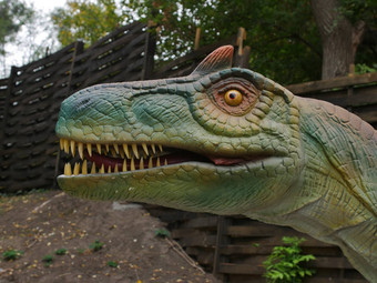 恐龙数据当地的秋天公园