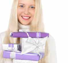 年轻的金发女郎模型礼物盒子圣诞节女人礼物冬天季节购物出售假期品牌
