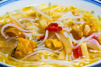 亚洲鸡面条汤