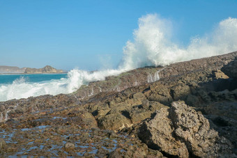 波溅岬海角向海滩危险的现象天上的海滩水冒<strong>气泡</strong>强度<strong>破碎</strong>波美自然