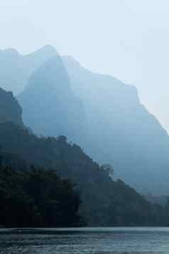 南河船景观山河畔村庄