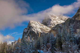 美丽的视图约塞米蒂国家公园冬天季节加州