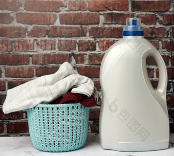 塑料轮洗衣篮子灰色的瓶液体洗衣