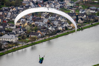 滑翔伞河摩泽尔德国