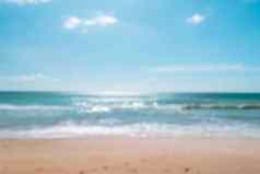 模糊夏天散景海滩太阳光蓝色的天空