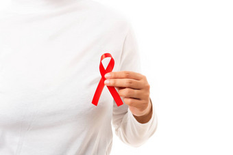 女人持有艾滋病毒艾滋病意识红色的丝带