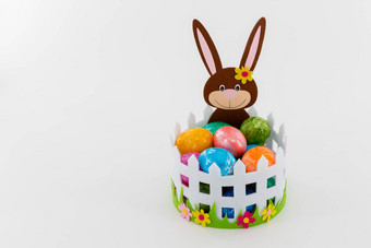 色彩斑斓的复活节鸡蛋篮子复活节<strong>兔子</strong>