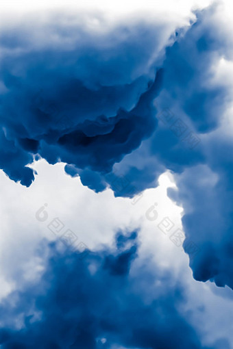 <strong>简约</strong>蓝色的多云的背景摘要背景最低