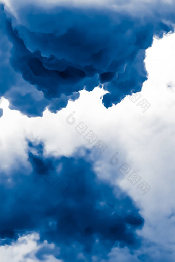 <strong>简约</strong>蓝色的多云的背景摘要背景最低