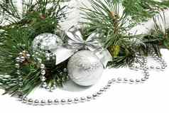 圣诞节冷杉分支银球珠子丝带
