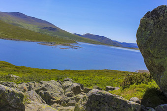 巨大的博尔德大岩石瓦瓦特恩湖hemsedal挪威