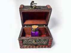 木胸部药水紫罗兰色的宝棺材孤立的白色背景炼金术集烧瓶小玻璃瓶彩色的液体游戏角色玩魔法药水
