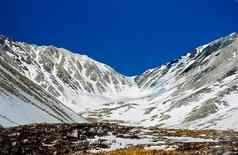 山萨彦岭冬天雪自然山萨彦岭