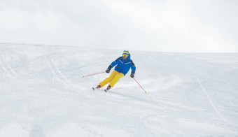 滑雪跑道高山