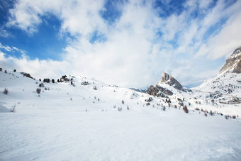 白云石山脉冬天山滑雪度假胜地