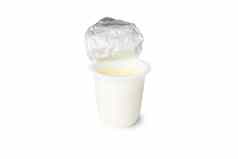 塑料杯酸奶孤立的白色背景
