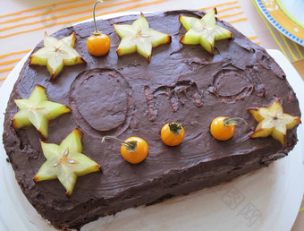 生日层蛋糕巧克力糖衣水果片