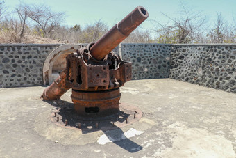 古老的战争<strong>大炮</strong>位于中世纪的塔概念保护权力<strong>大炮</strong>龙目岛岛印尼