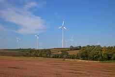 风涡轮机美丽的阳光明媚的夏天绿色生态权力能源一代