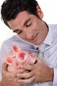 商人拥抱小猪银行