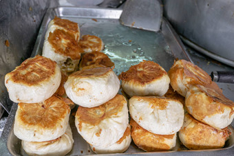 台湾锅炸猪肉面包盛吉安堡食物街市场高雄台湾