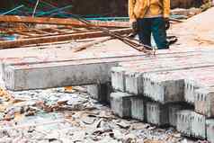 桩混凝土柱子地面工人移动吊索建设网站