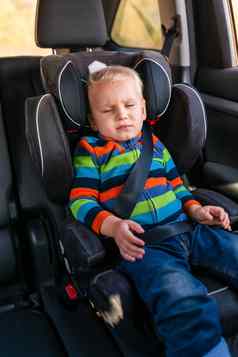 婴儿男孩睡觉车座位扣车