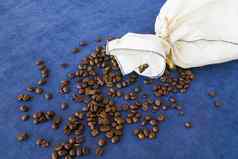 黑色的咖啡豆子卡布奇诺咖啡美国