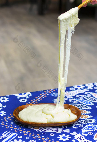 格鲁吉亚传统的食物埃拉吉餐奶酪玉米烤准备好了吃表格餐厅