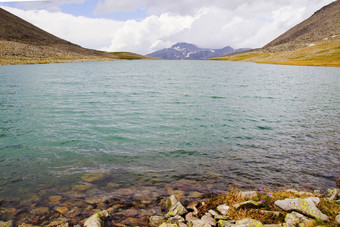 高山山湖景观色彩斑斓的自然视图格鲁吉亚湖旅行目的地