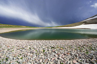 高山山湖景观色彩斑斓的自然视图格鲁吉亚湖旅行目的地