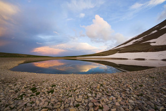 高山山湖景<strong>观色</strong>彩斑斓的自然视图格鲁吉亚湖旅行目的地