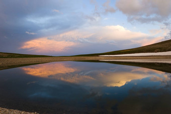 高山山湖景<strong>观色</strong>彩斑斓的自然视图格鲁吉亚湖旅行目的地