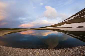 高山山湖景<strong>观色</strong>彩斑斓的自然视图格鲁吉亚湖旅行目的地