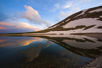 高山山湖景观色彩斑斓的自然视图格鲁吉亚湖旅行目的地