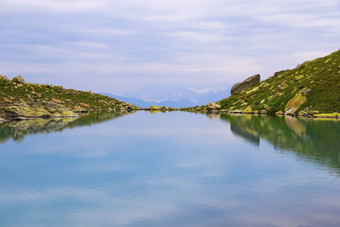 高山山湖景<strong>观色</strong>彩斑斓的自然视图格鲁吉亚湖旅行目的地