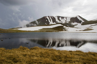 高山山湖景观色彩斑斓的自然视图格鲁吉亚湖旅行目的地