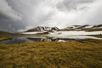 高山山湖景<strong>观色</strong>彩斑斓的自然视图格鲁吉亚湖旅行目的地