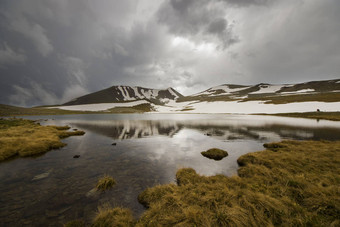 高山山湖景<strong>观色</strong>彩斑斓的自然视图格鲁吉亚湖旅行目的地